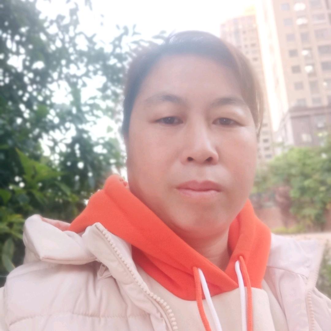 爱刷抖音的小月