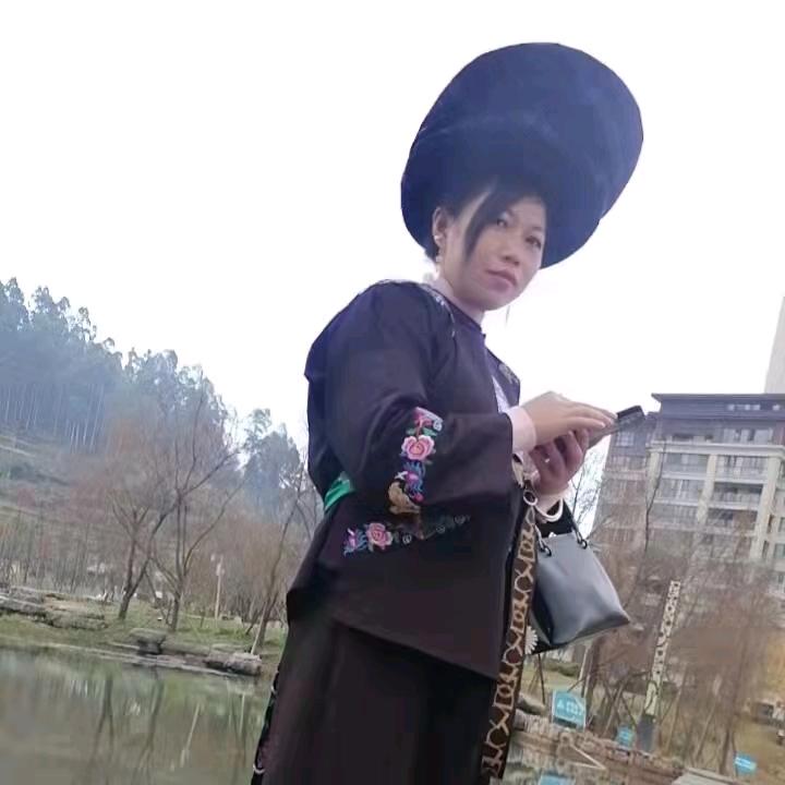 布依族，梁小芳