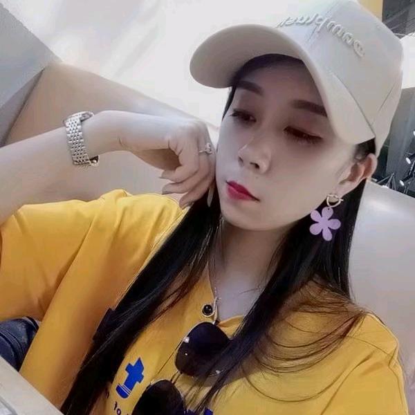 小糖包.
