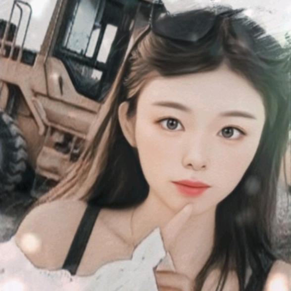开铲车的小妹儿
