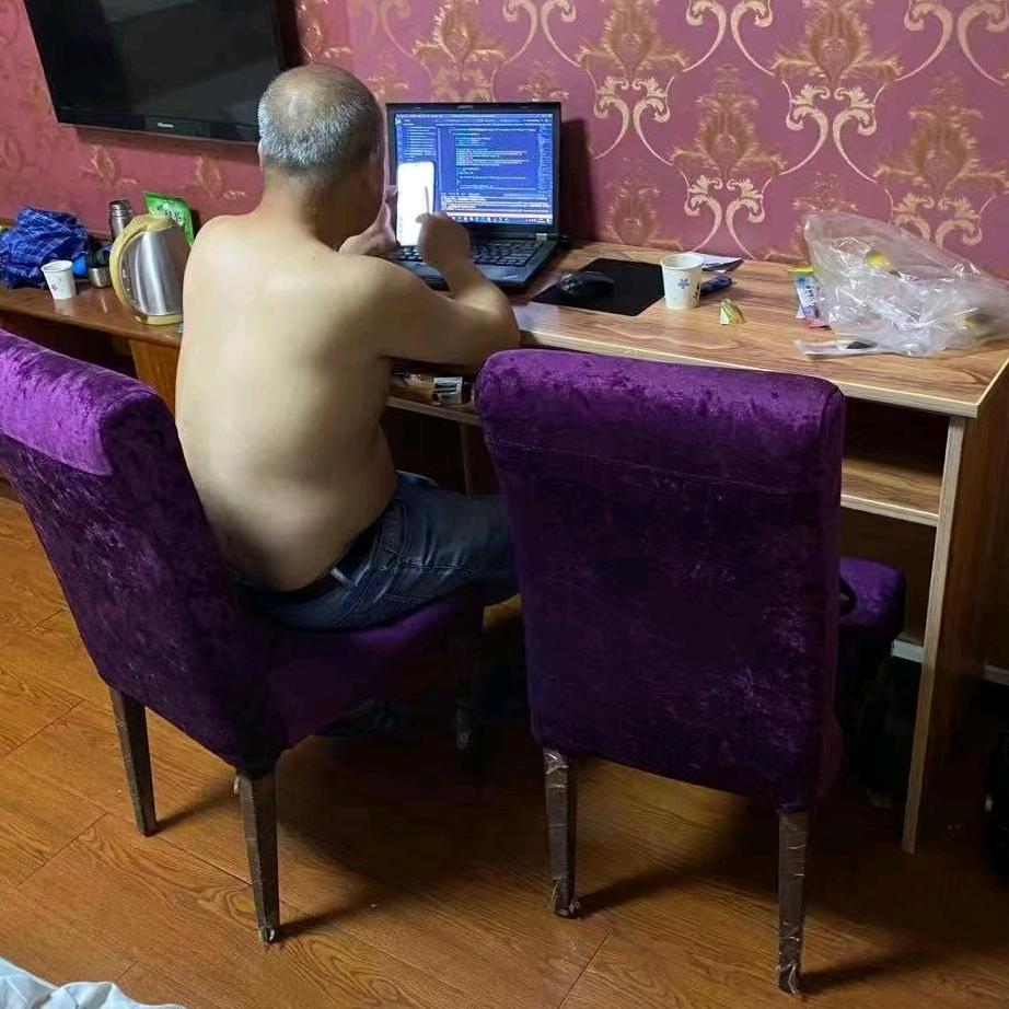 开心(ง •̀_•́)ง