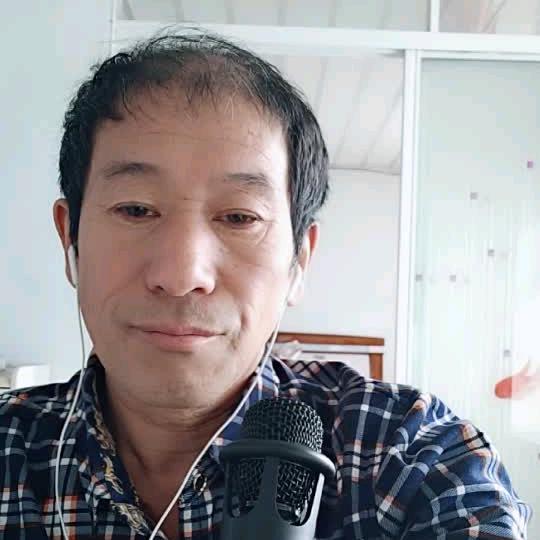 边哥爱唱歌