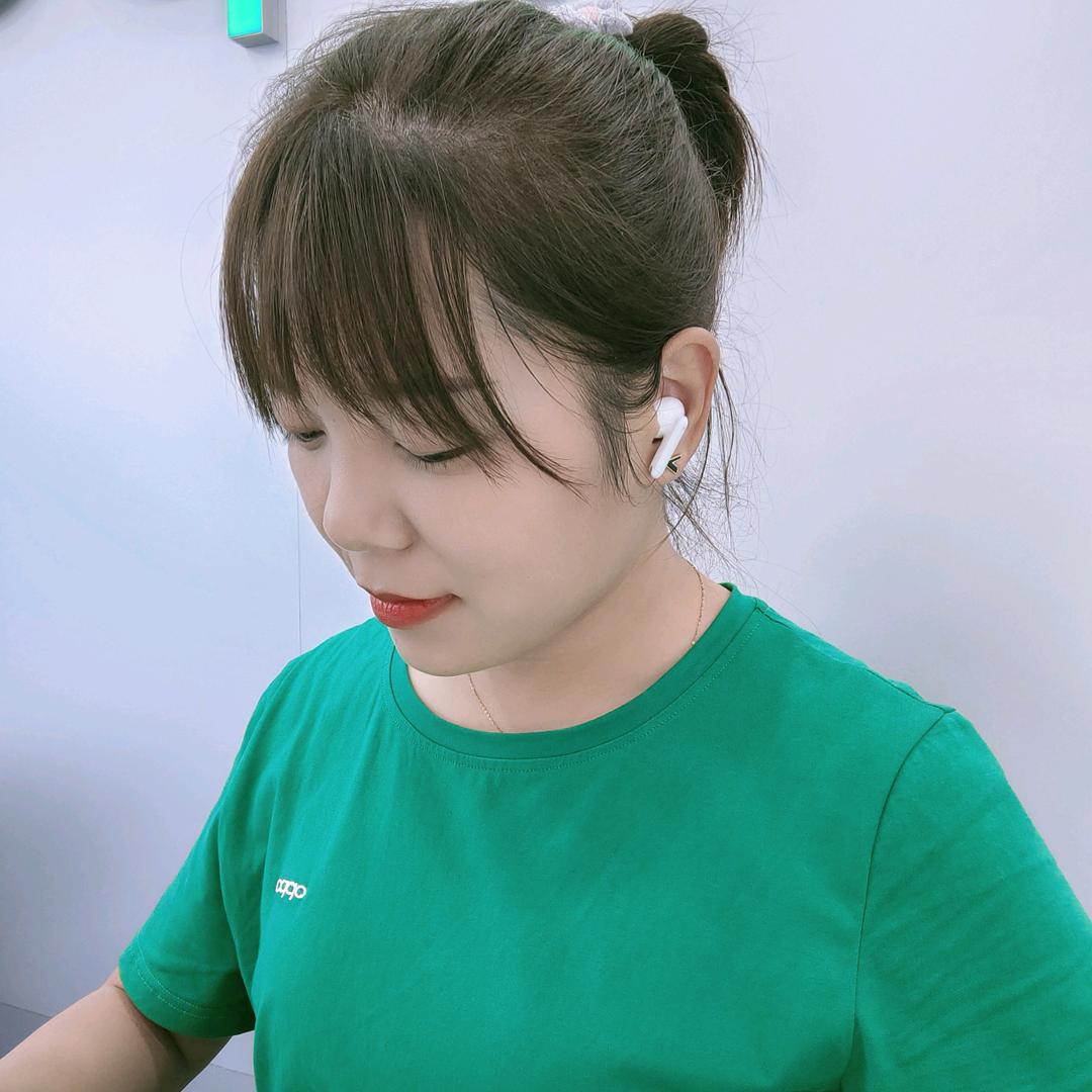 卖oppo手机的小姐姐