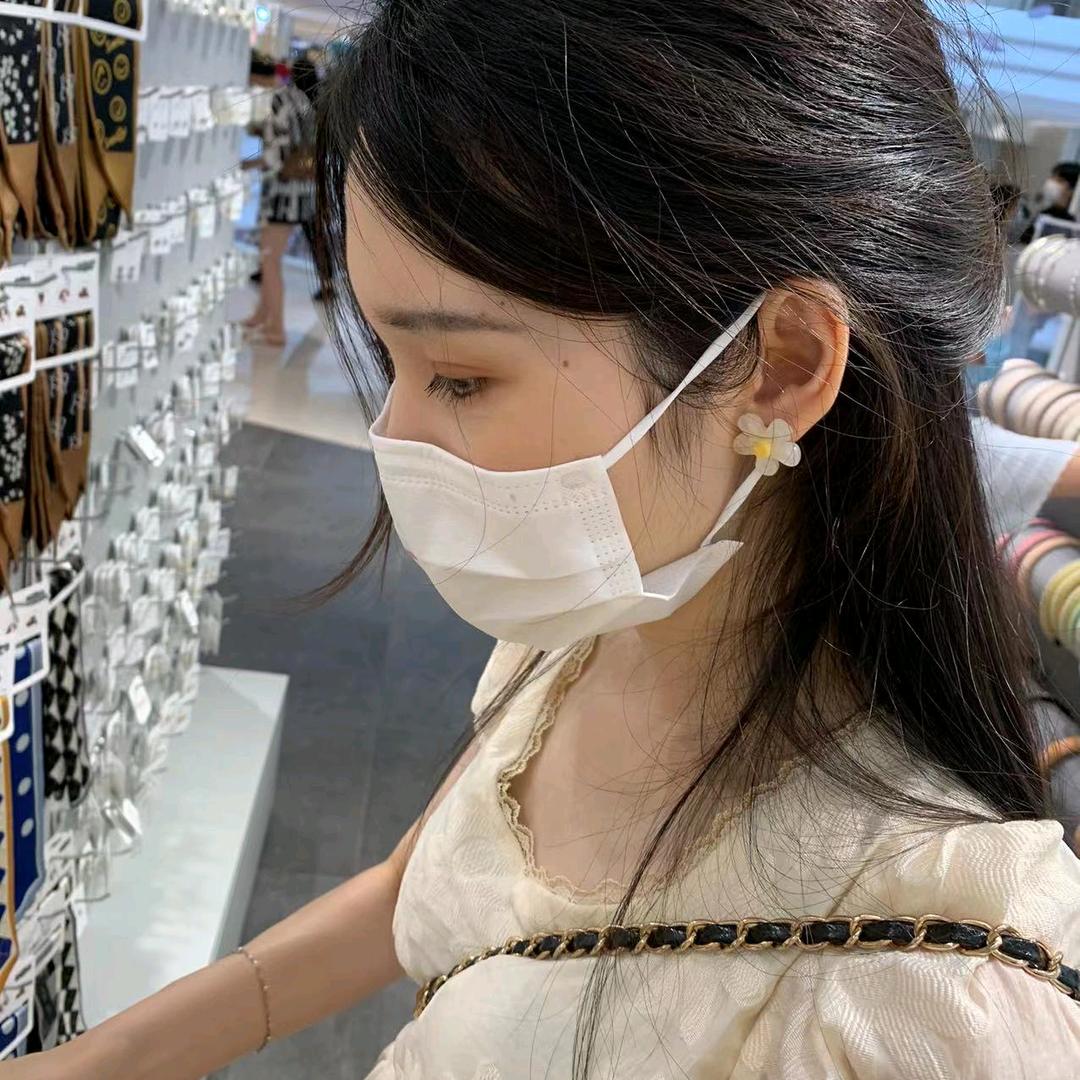 Nicole头像