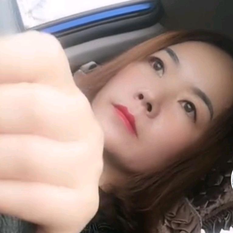 菲菲，女装品牌折扣