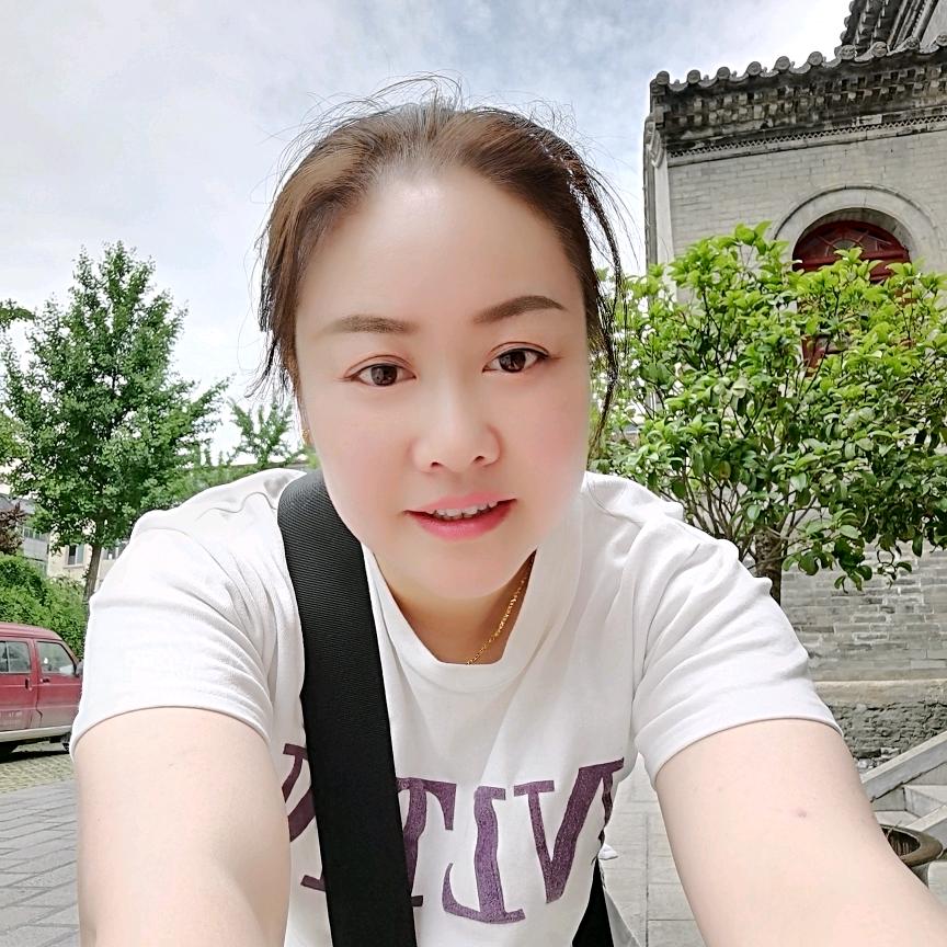 叫我静静姐啊
