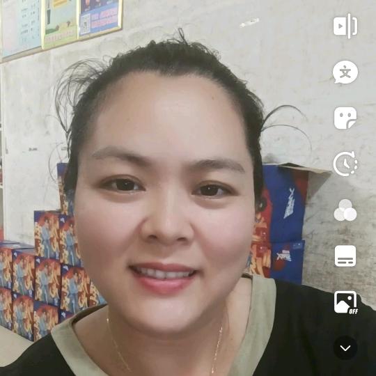 小何何