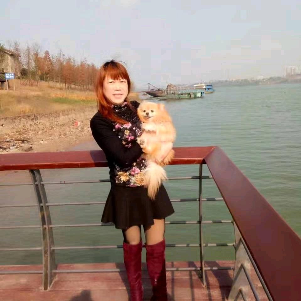 彩霞，