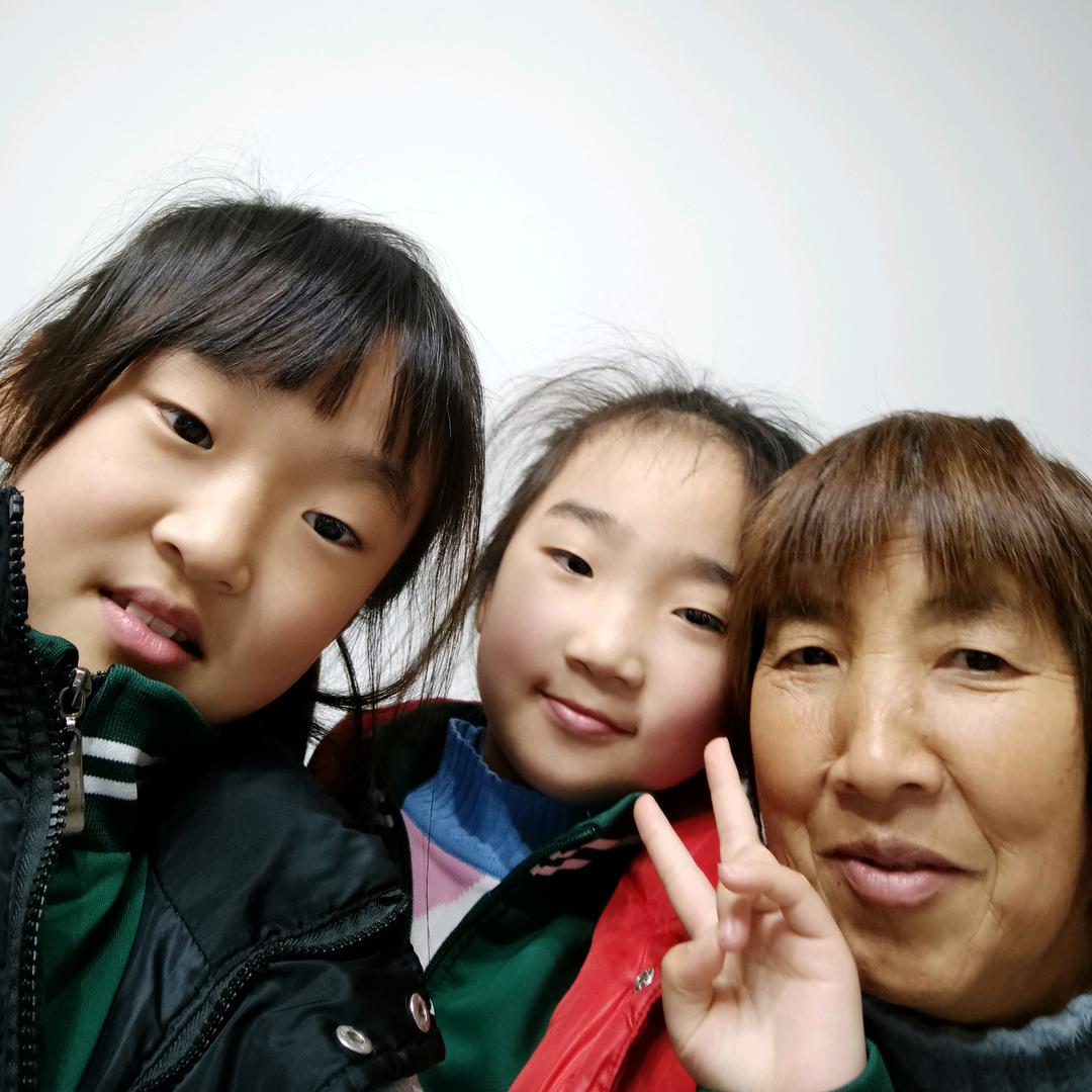 诗涵若涵还有奶奶
