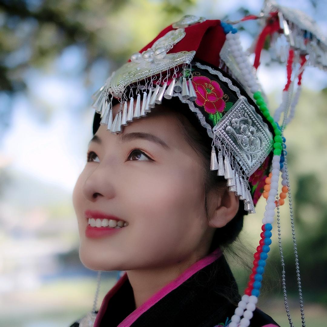 畲族女孩