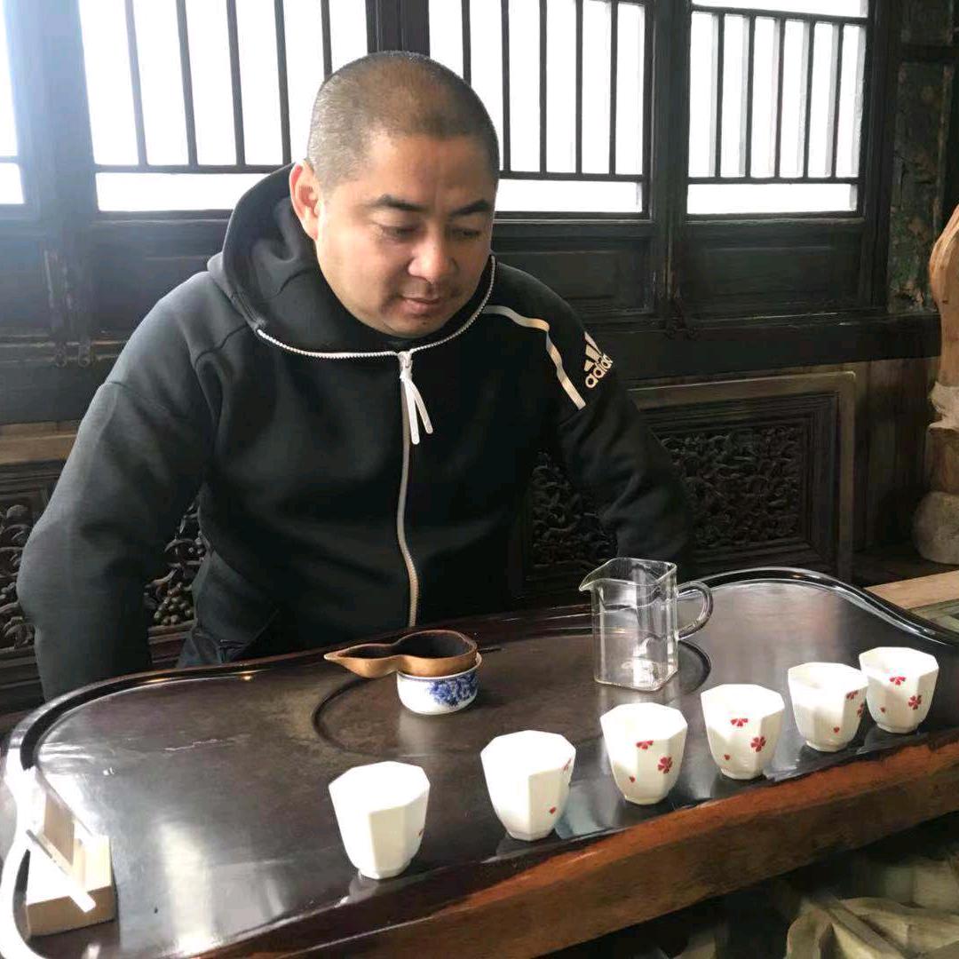 詹姆斯·伟哥（唯伊润滑油）