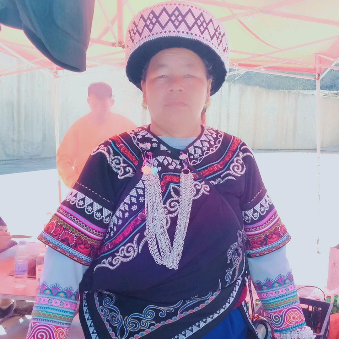 彝族大妈