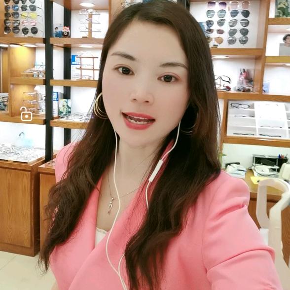厚街卖眼镜的郭美丽