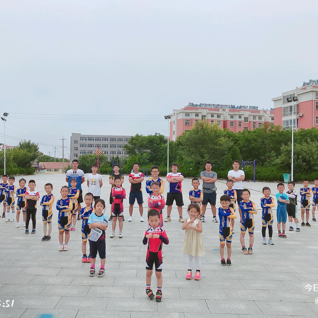 海阳市轮舞轮滑俱乐部