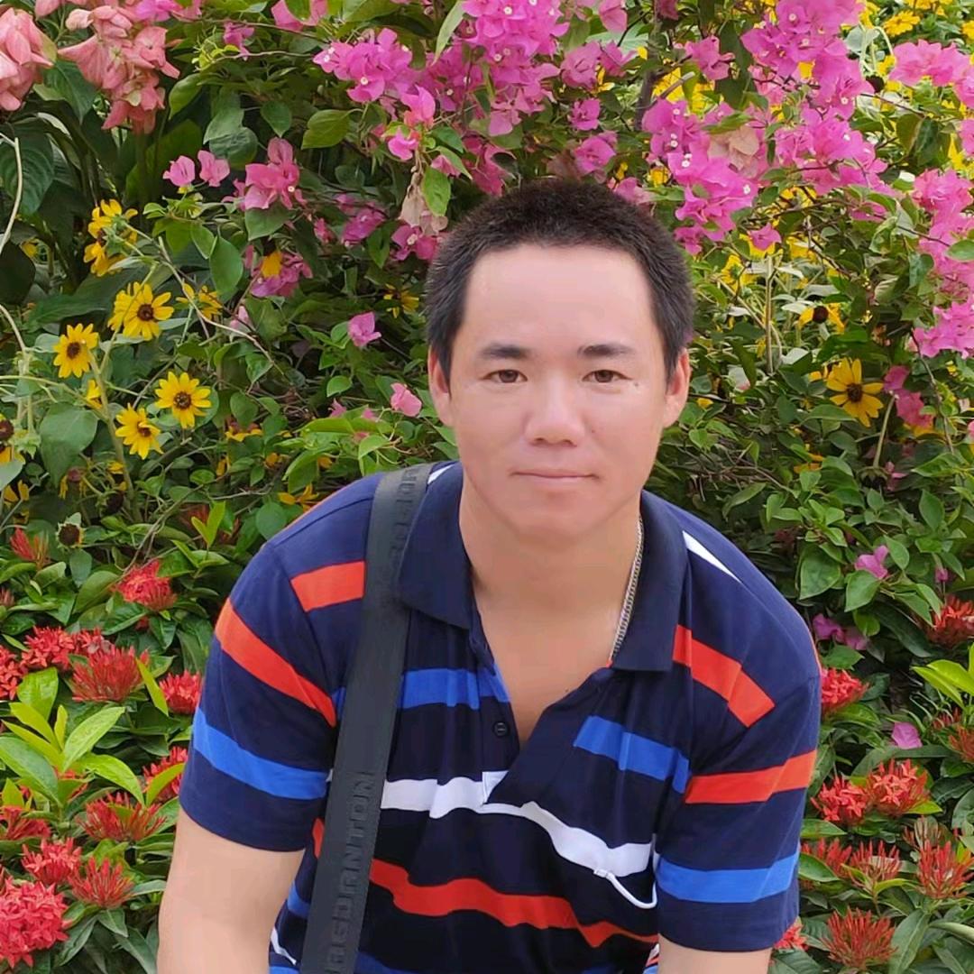 想你的人，爱你的人是我。