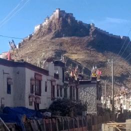 货运车，吉律。