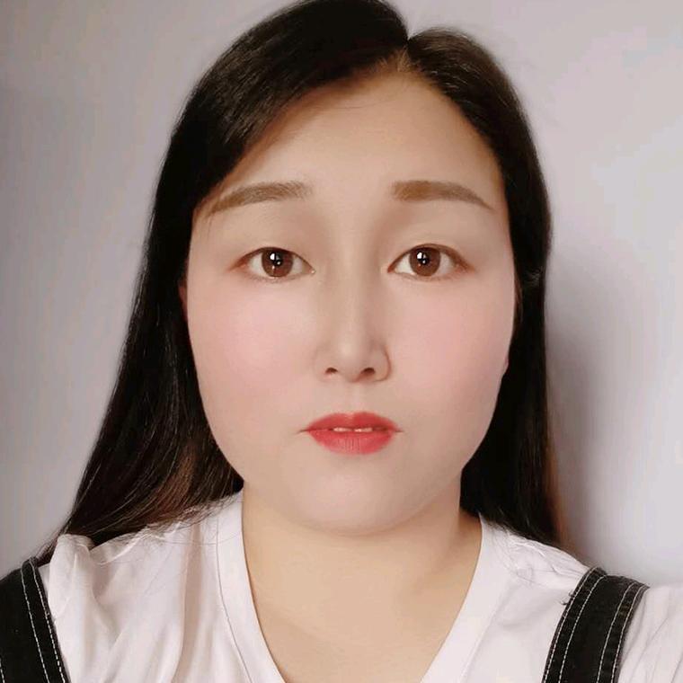 佟倩伊 广告设计