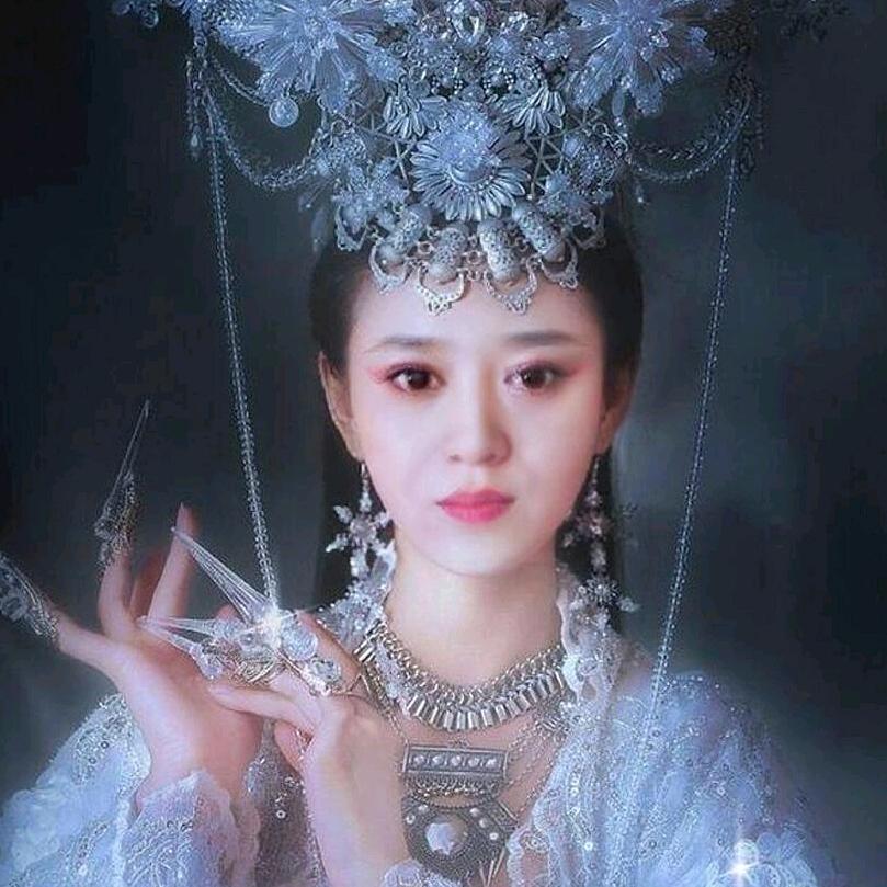 卍༺࿅࿆洛曦箐࿄࿆༻卍