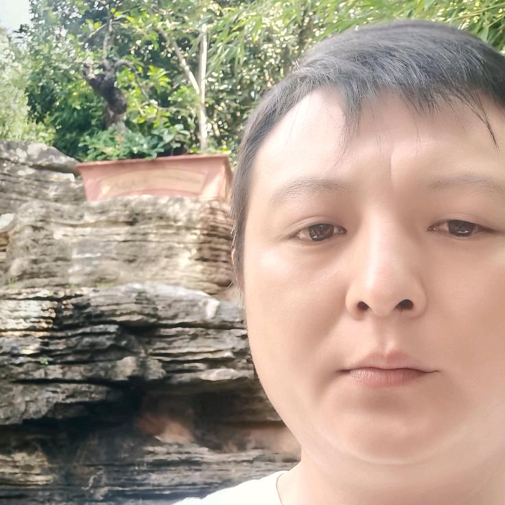 ：：在（