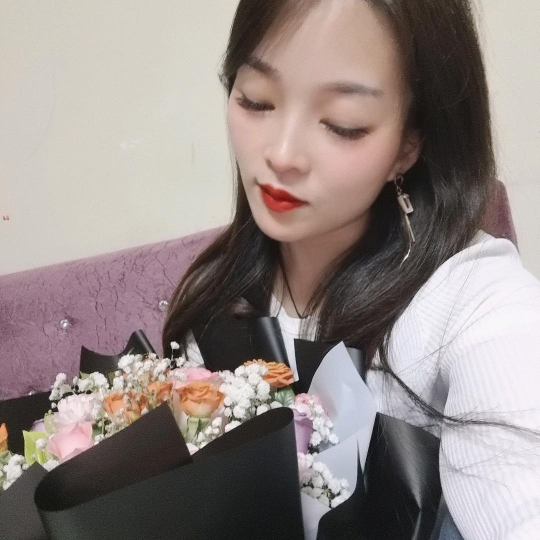💋     莹莹