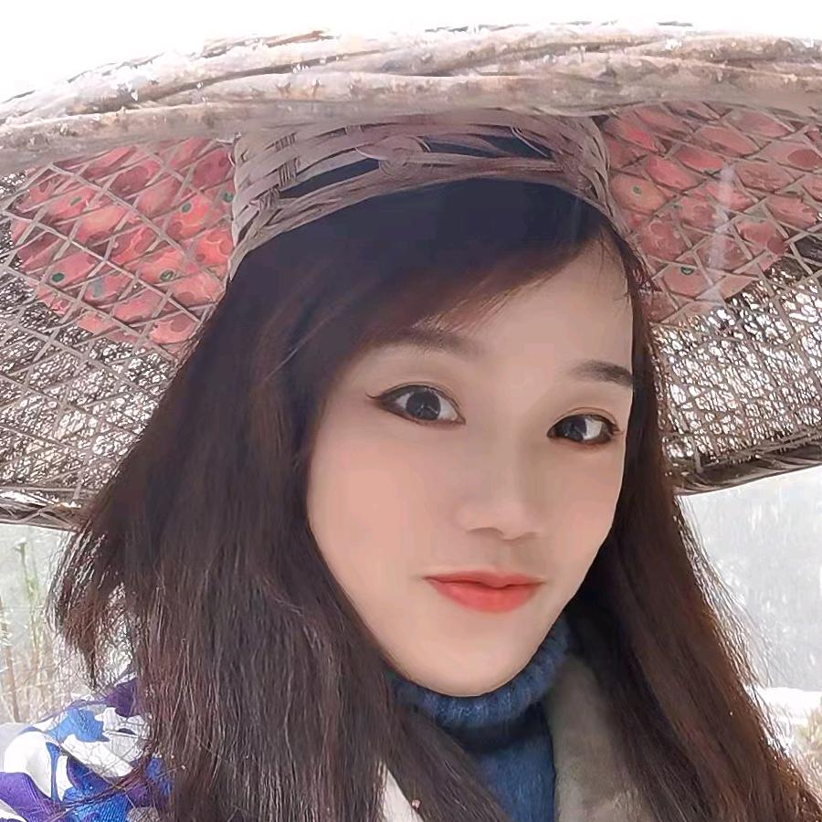 戴斗笠的菇娘