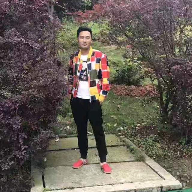 开着拖拉机去赶集