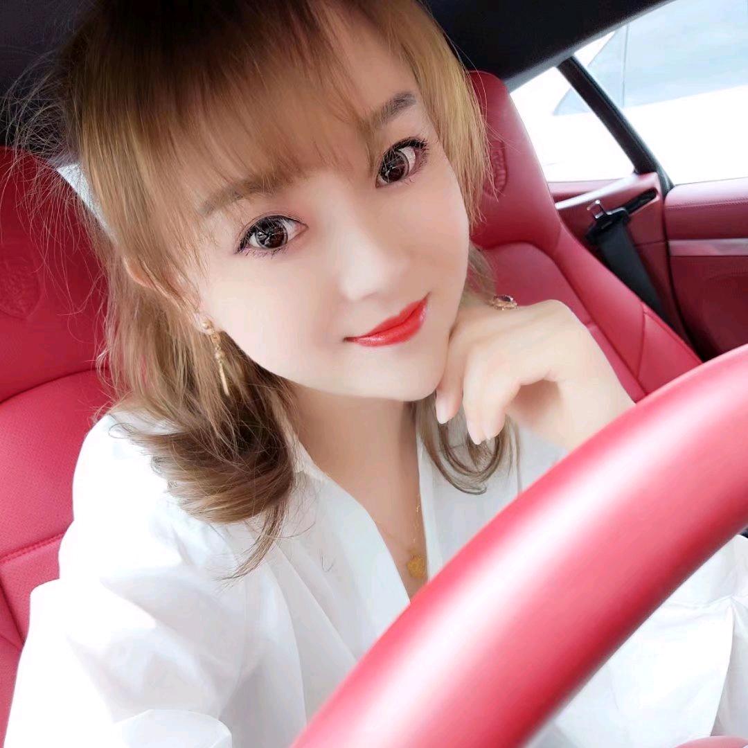 璐璐.