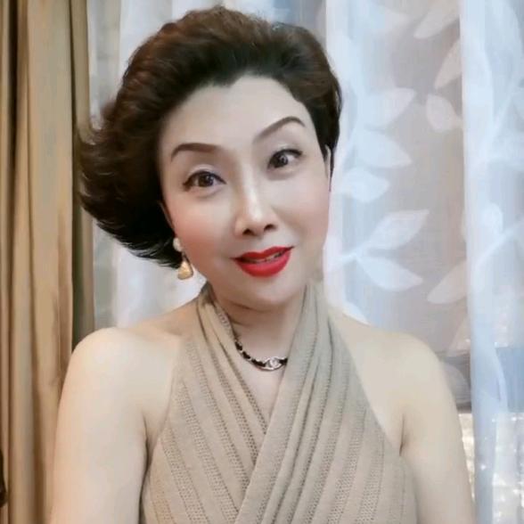 慧中，才艺十时尚（早上六点以后更新作品）