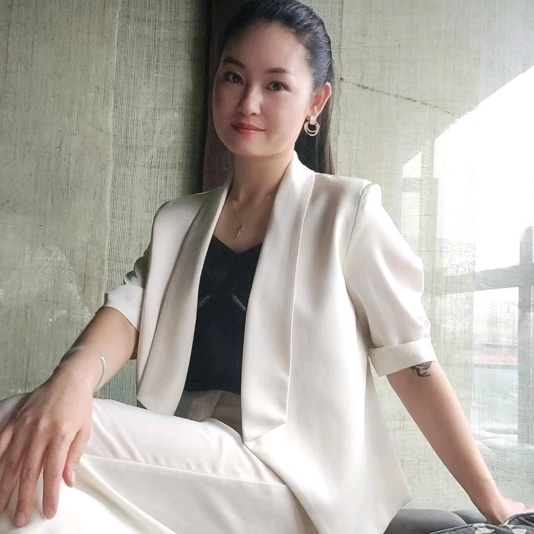 慕明采耳—时代春城店，梅子