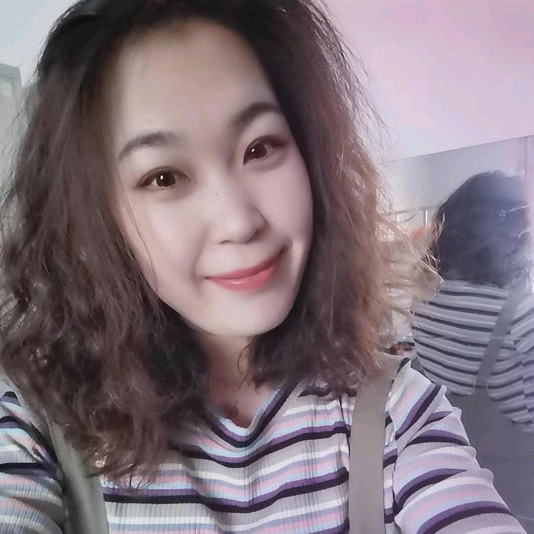凌薇。