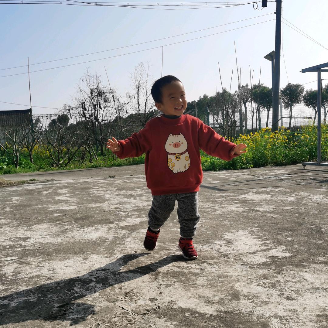奔跑的小伙
