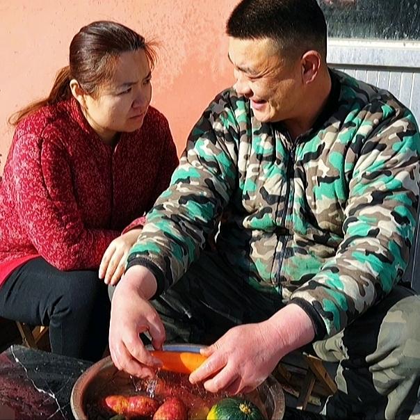老王夫妇