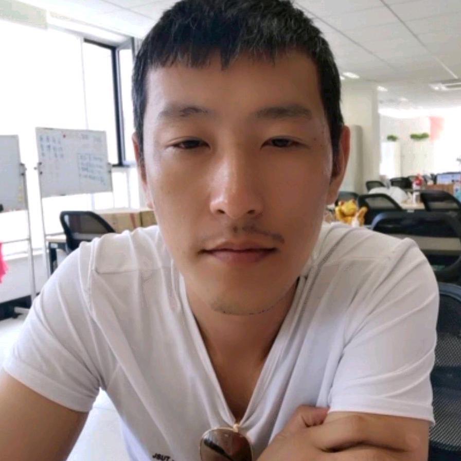爱吃花糯米饭的方正头像