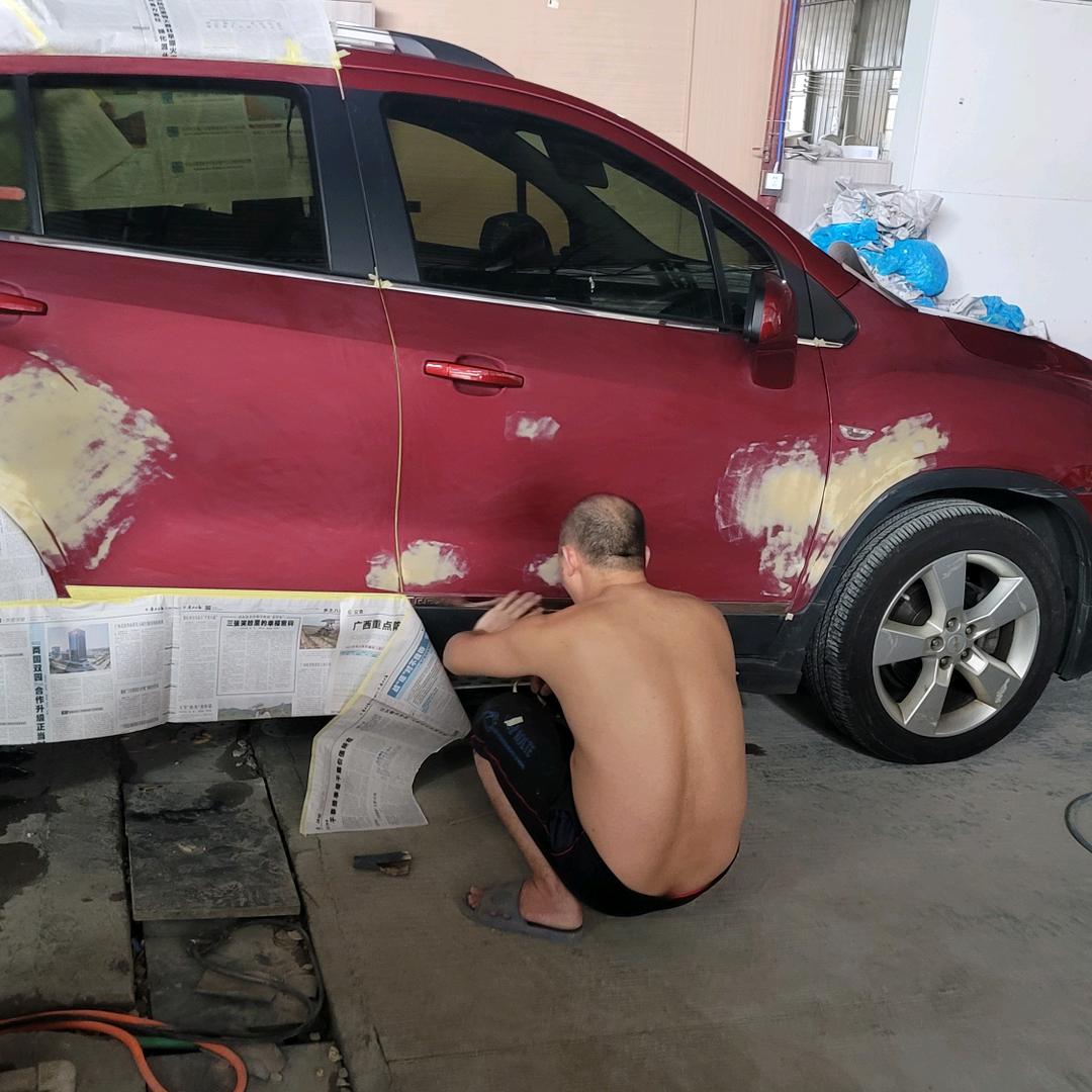 喷漆钣金无痕保险小飞