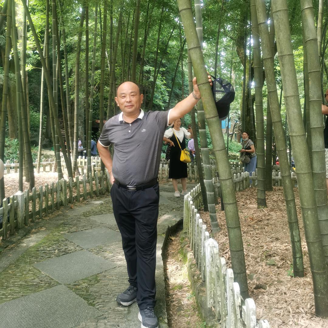 光辉种业任光辉