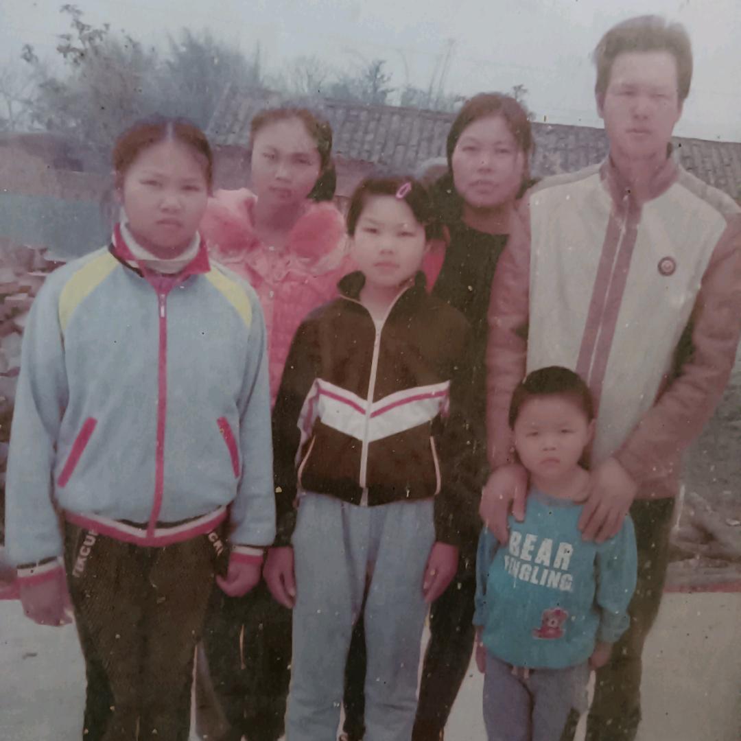 四个孩子的单亲妈妈，加油
