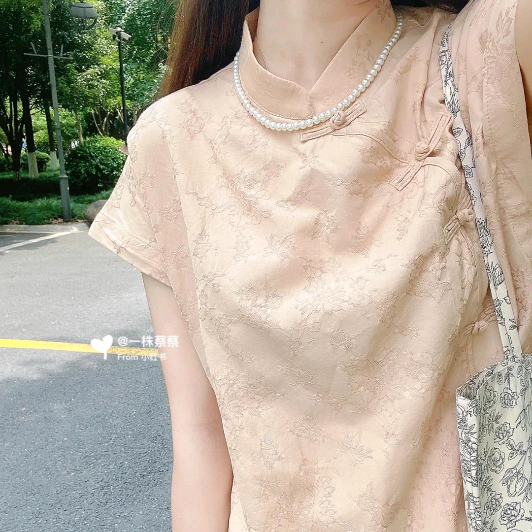 卖连衣裙的小女孩