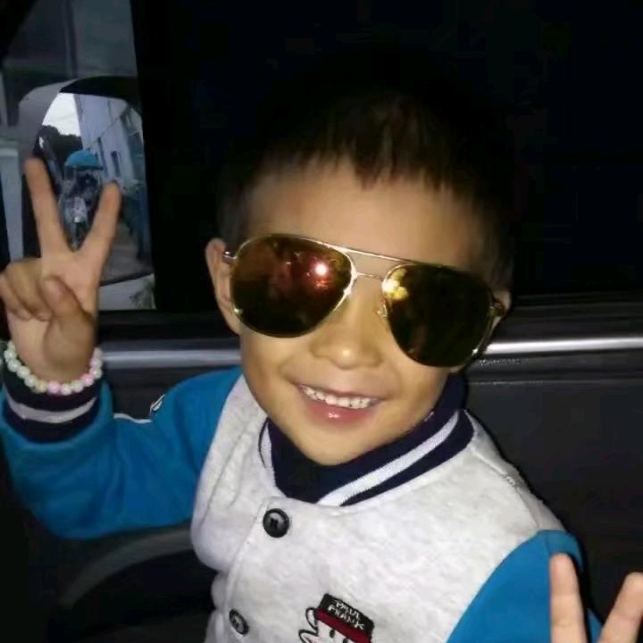 来跟生活比个耶