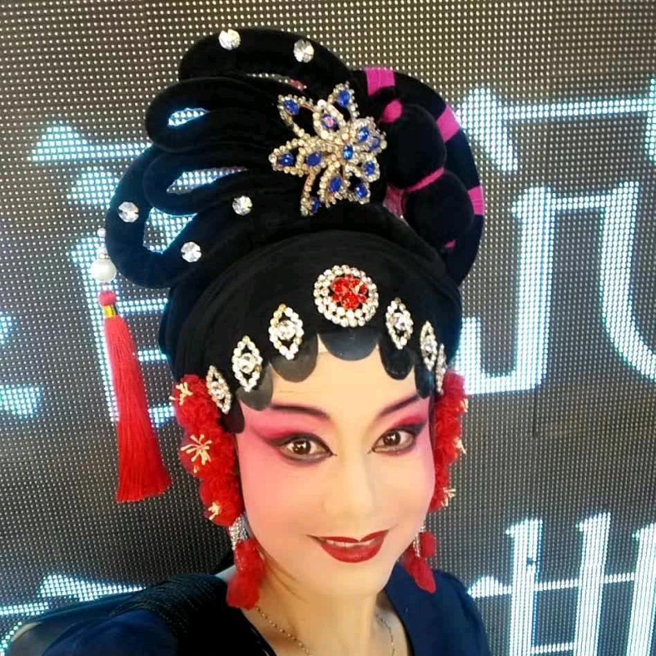 戏曲钰爽馨月