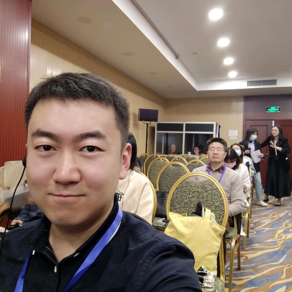 鹏宇中英双语主持播音员