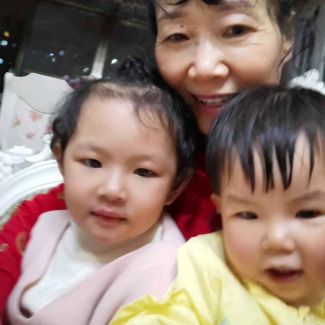 彦💑彤奶奶头像
