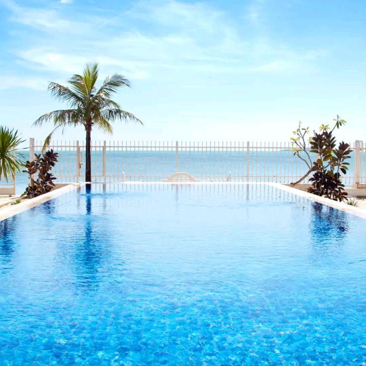 1503556985早起觅食的小麻雀