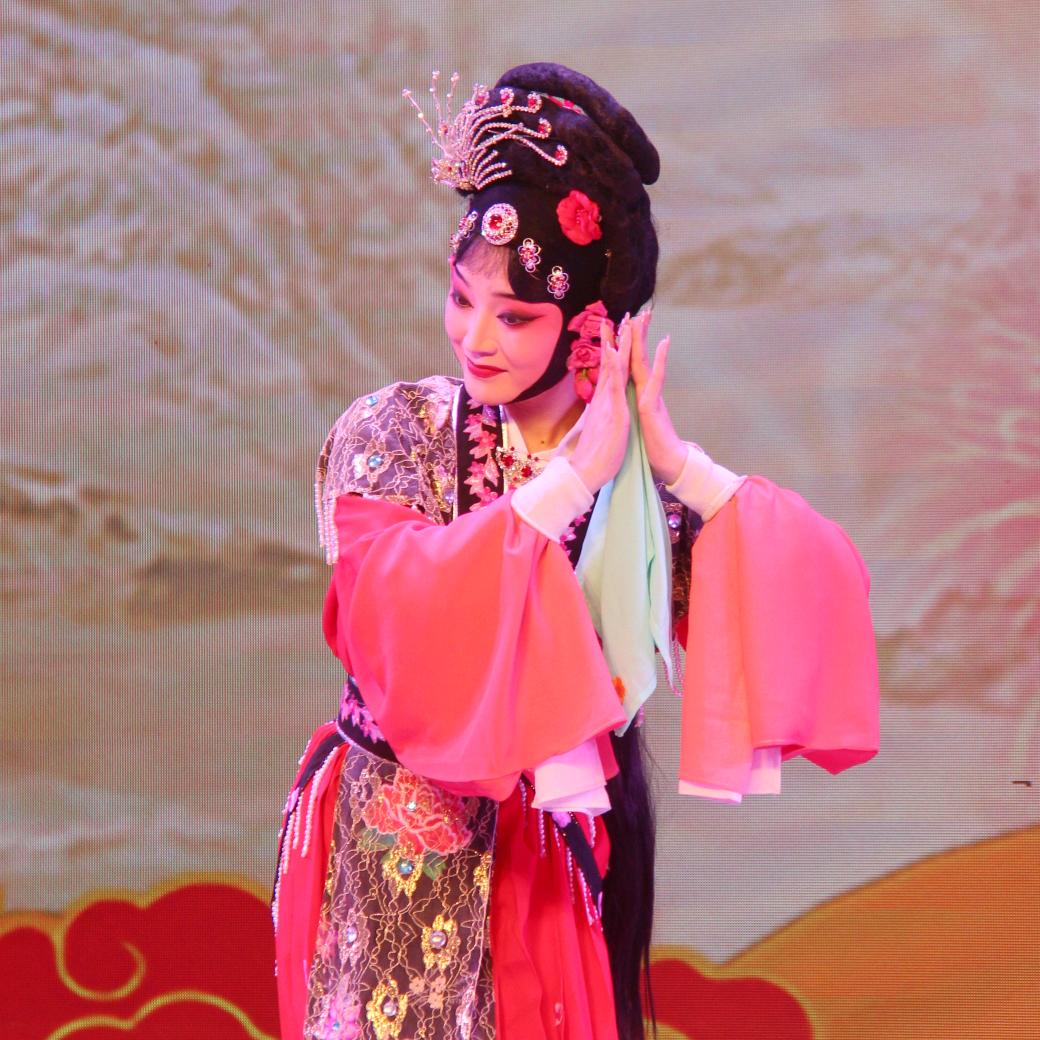 洛曲万妮儿°