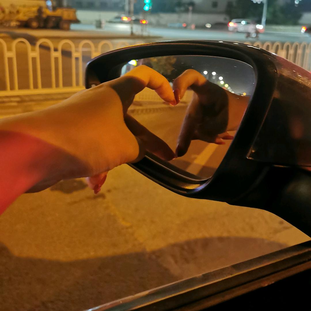 宁萌。
