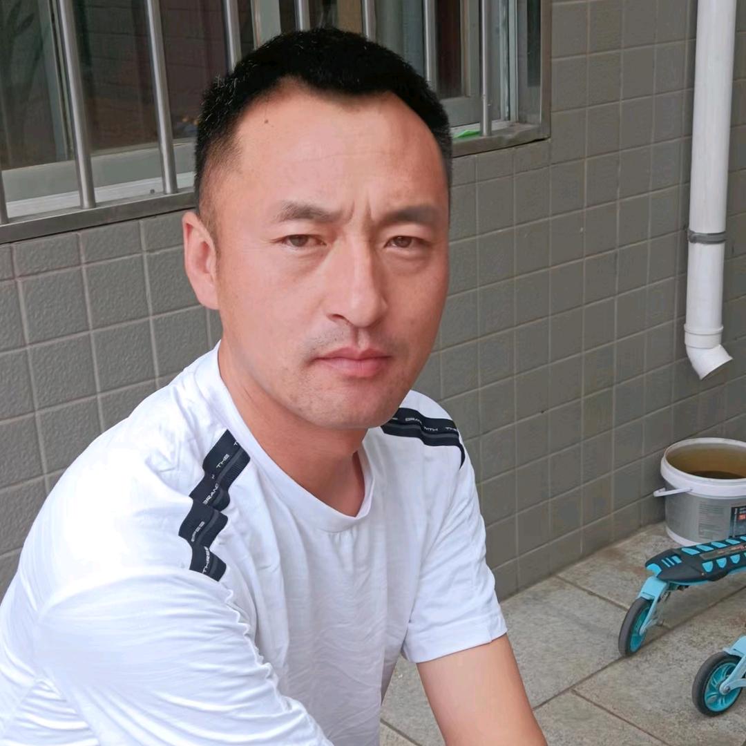 在阿里卖挖机的陕西人