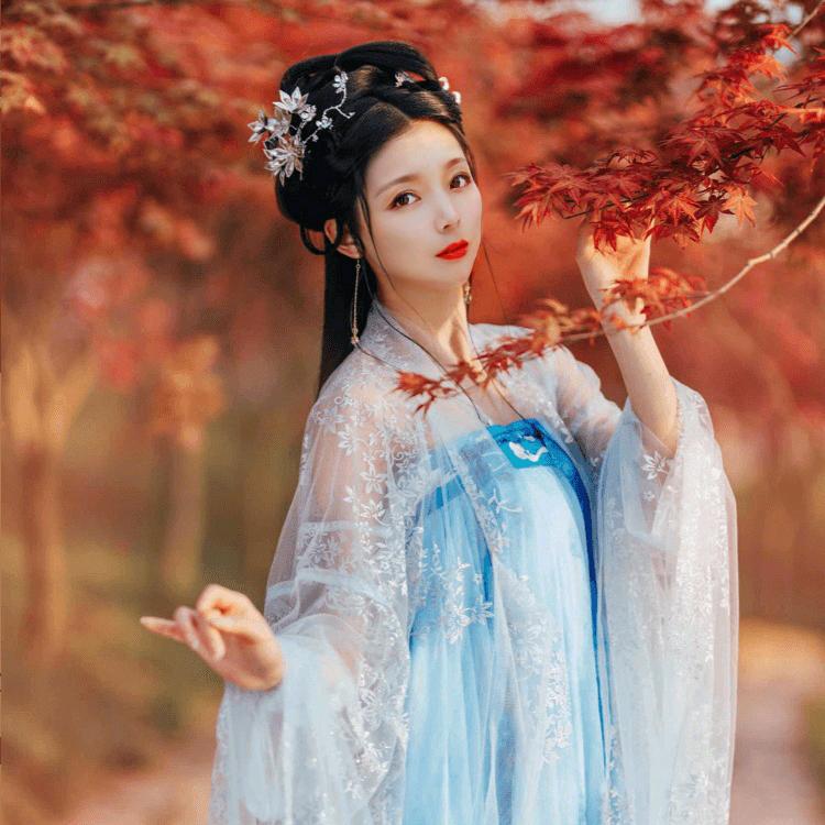 奕雪紫燕