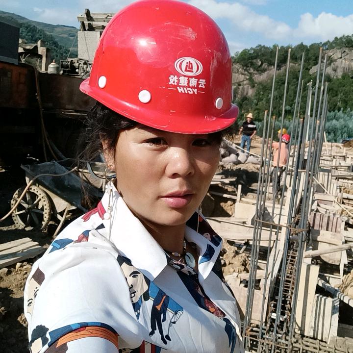 八八年的女泵手小段