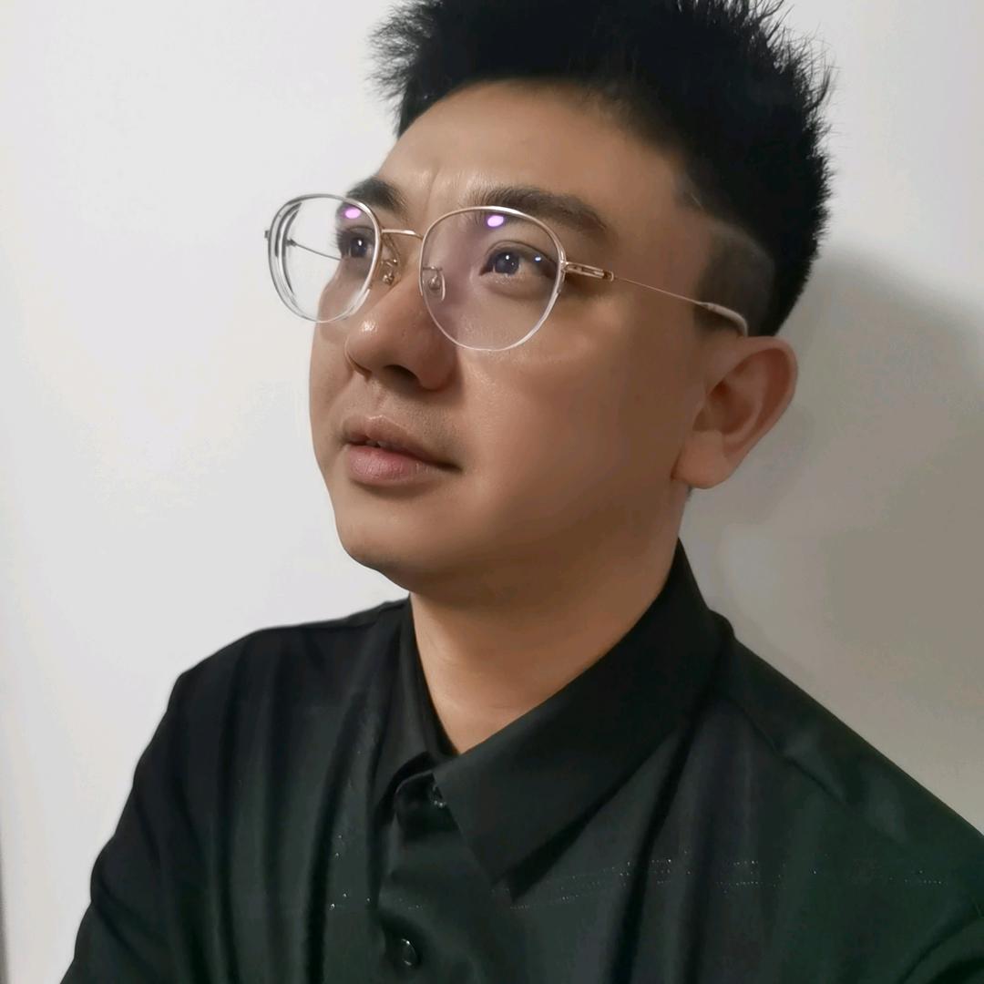 老何