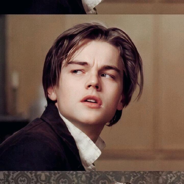 晚上露天游泳晒成巧克力美黑