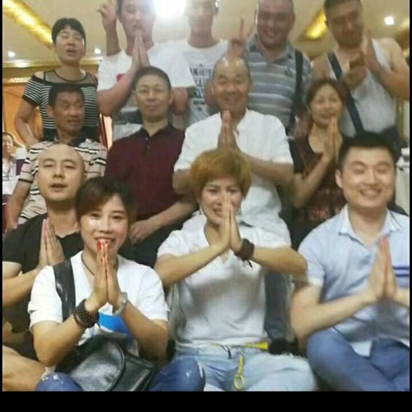 蓝精灵。